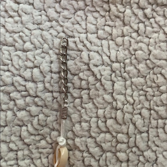 white shell choker - Picture 2 of 4